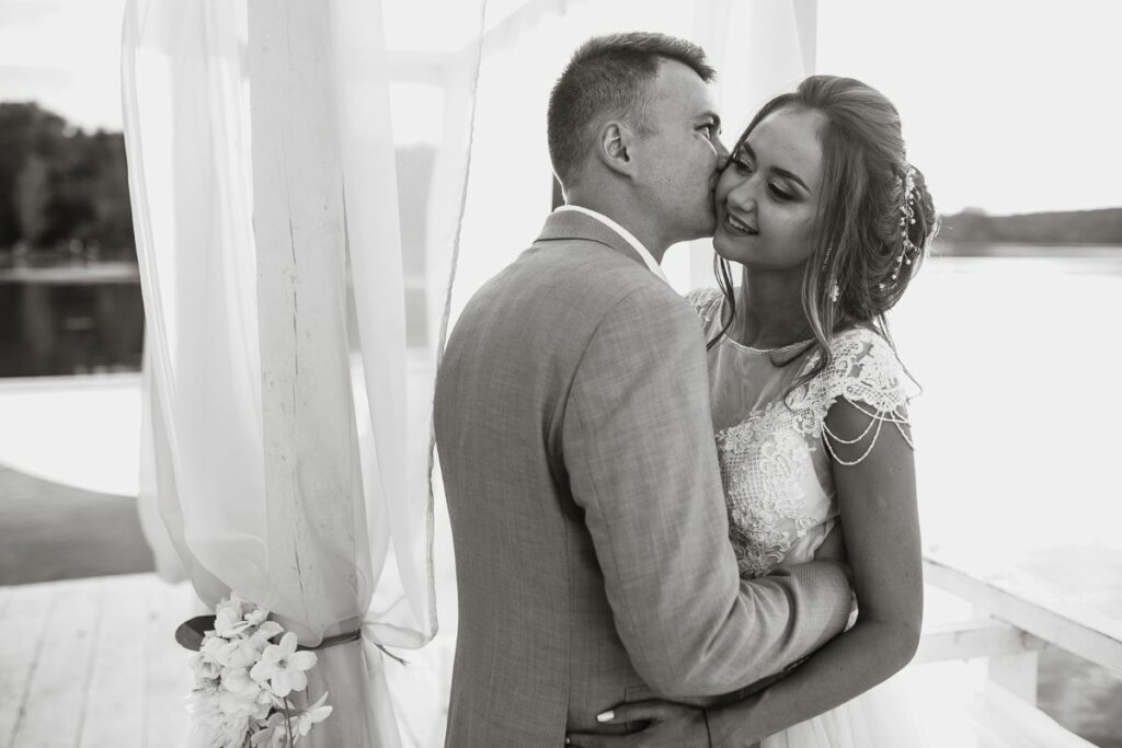 10 Absolutely Beautiful Black And White Wedding Photography Ideas