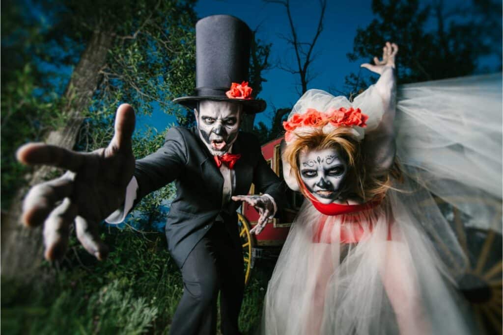 16 Spooky Halloween Wedding Photoshoot Ideas